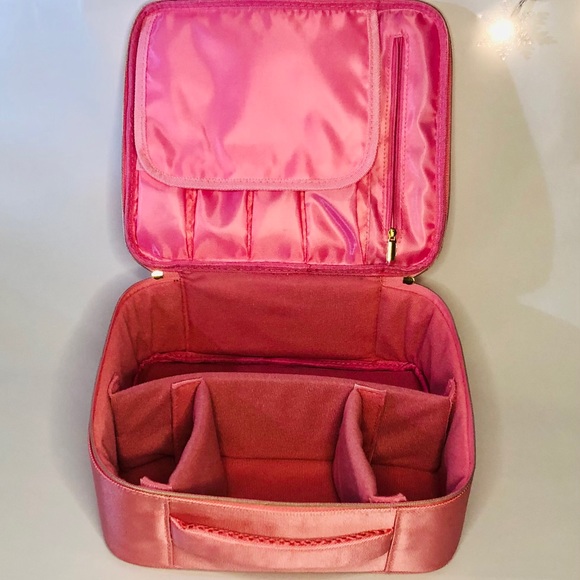 UP&GEO Cosmetics Case in Bubble Gum Pink - Picture 15 of 16